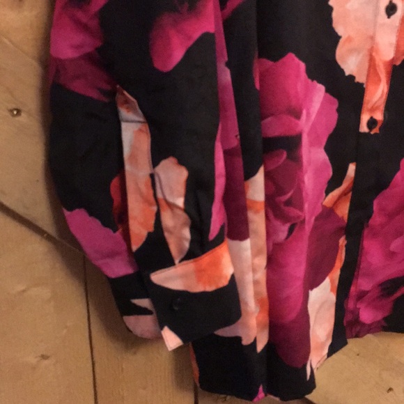 Floral Calvin Klein Blouse. - Picture 5 of 5
